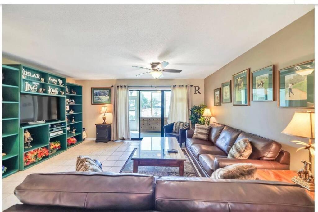 New Listing!!! 4 Min Walk To The Beach! Ferienhaus
