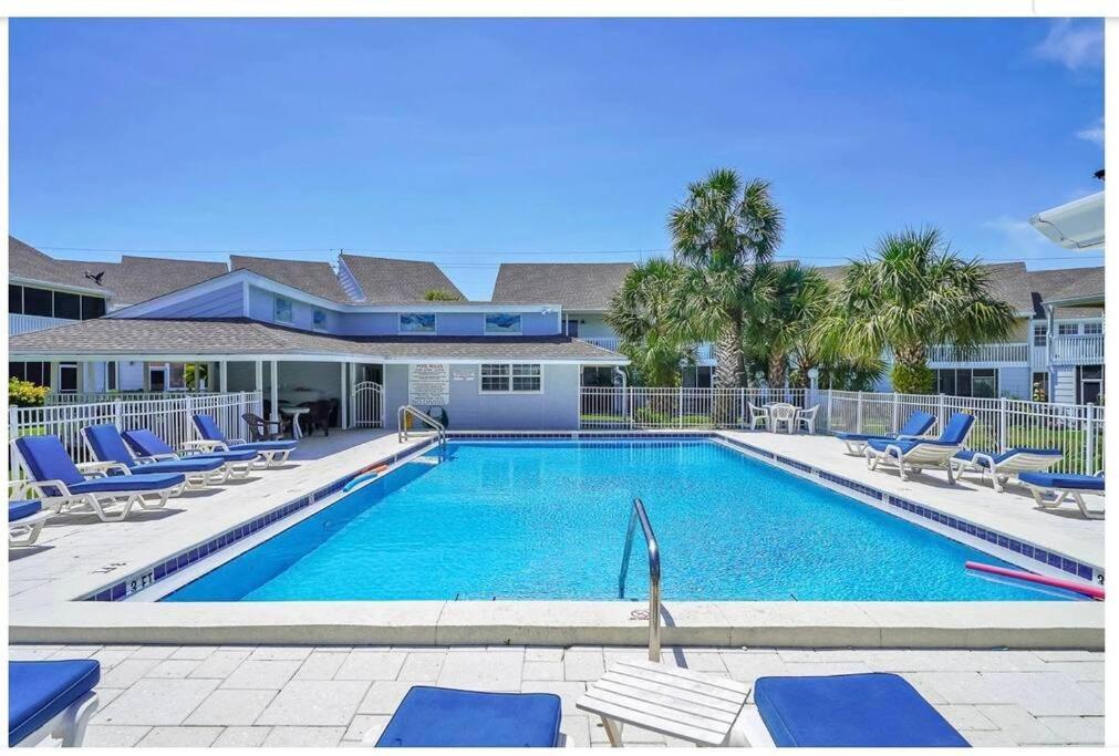 Ferienhaus New Listing!!! 4 Min Walk To The Beach! *