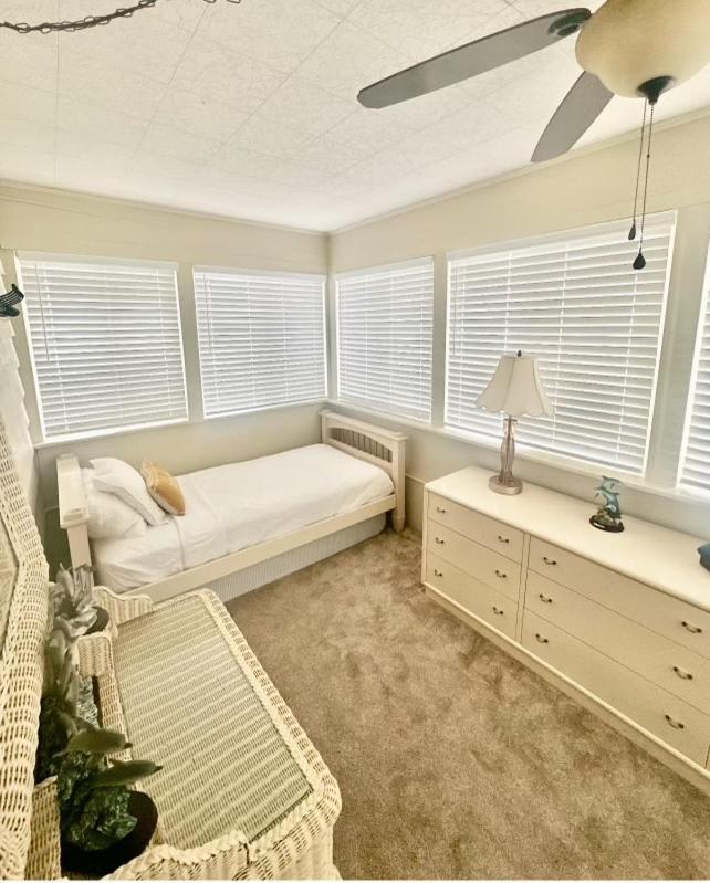Ferienhaus New Listing!!! 4 Min Walk To The Beach! Destin