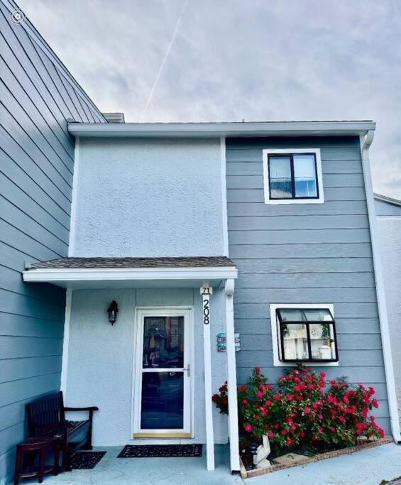 Ferienhaus New Listing!!! 4 Min Walk To The Beach!